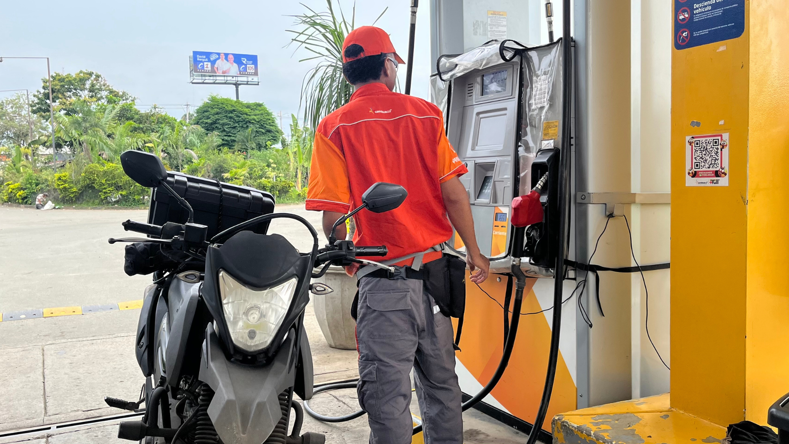 Operativos del Gobierno detectan estaciones que no bajaron la gasolina