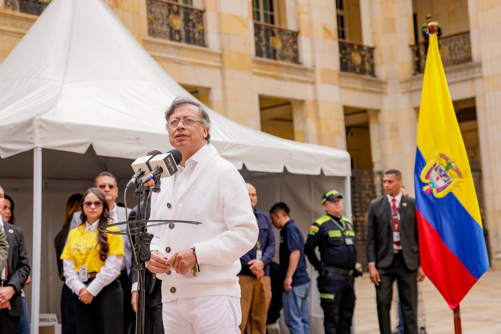 Petro ordena retenes y allanamientos para frenar compra de votos en jornada electoral