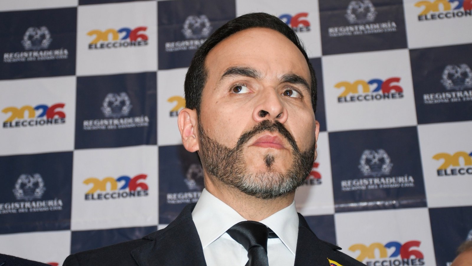 Se desploma intención de voto de De la Espriella: cae 16,7 puntos en siete semanas